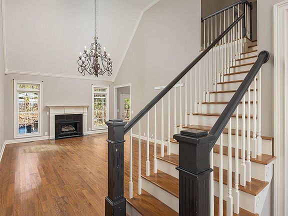 4th image of 1860 Weston Hills Dr NW