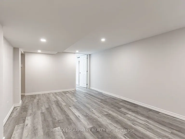 927 Teal Dr #2 — Photo 4