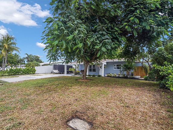 4th image of 3020 NE 10th Avenue