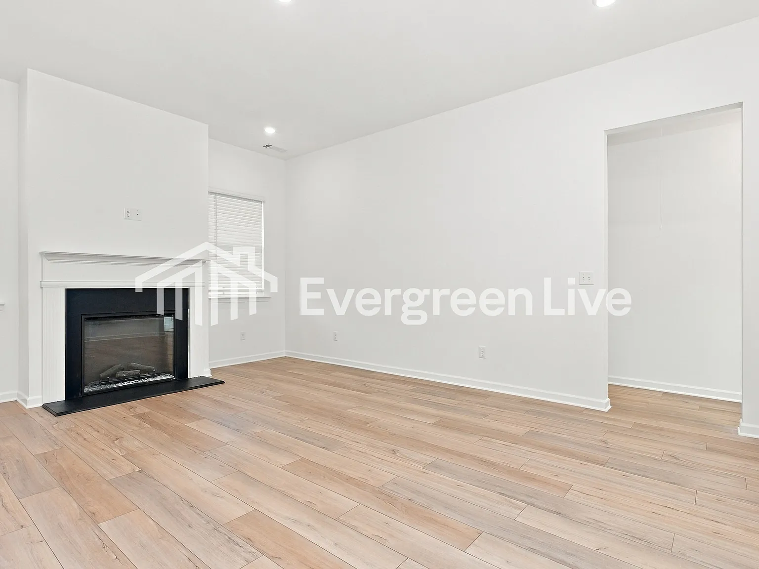 3 bed, 2.0 bath, 1561 sqft, $1,990 — Photo 4