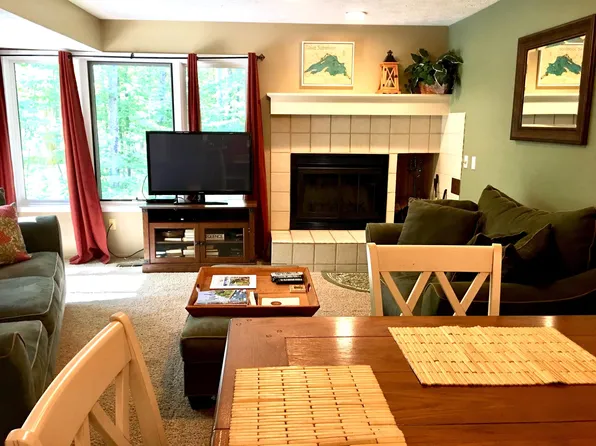 4749 S Pleasantview Rd Unit 121, Harbor Springs, MI 49740