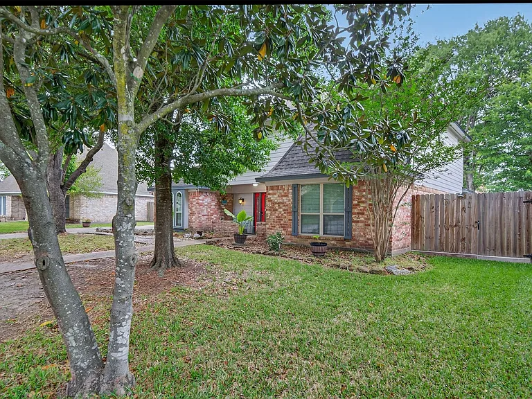19919 Sundance Dr — Photo 2