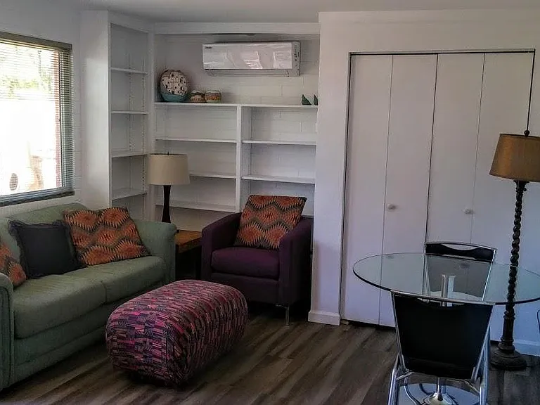 E North Wilshire Dr — Photo 3