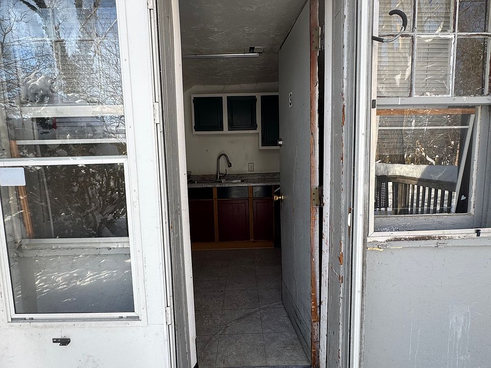 1st image of 108 Hutchinson St APT 3