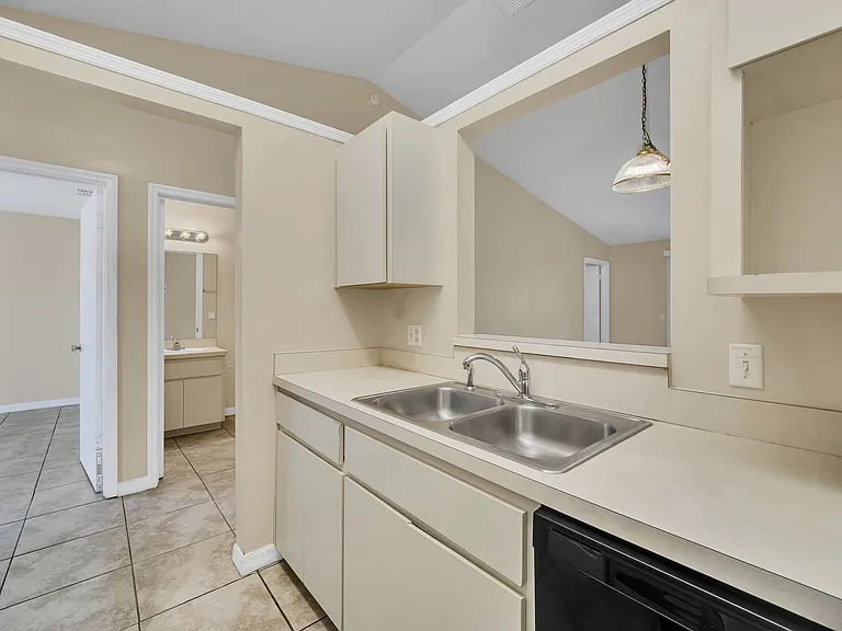 2628 Legend Ct #2628 — Photo 14