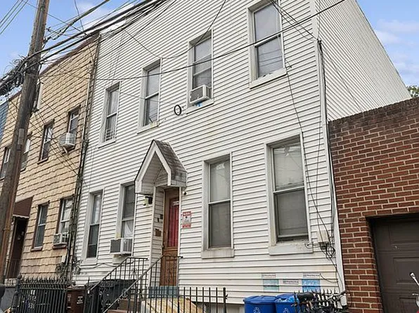 6112 55th St, Maspeth, NY 11378