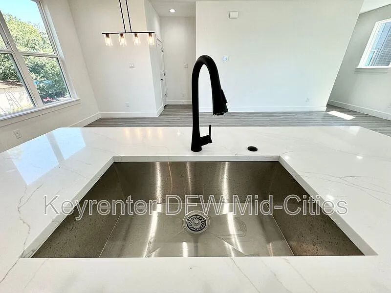 2 bed, 2.5 bath, 1644 sqft, $2,450 — Photo 4