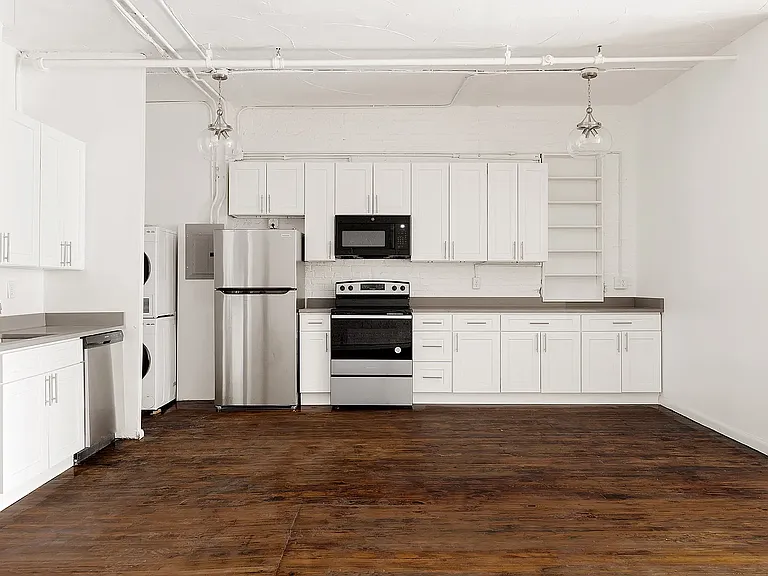 71 8th Ave #2R — Photo 3