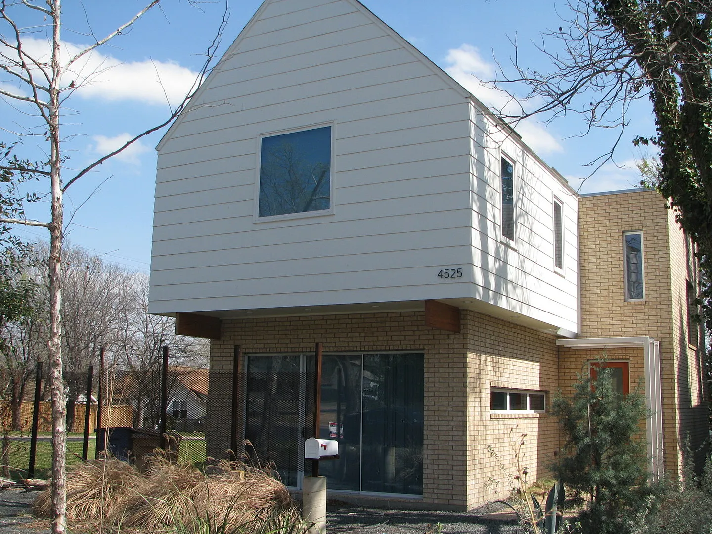 Ut Pre-Lease: 2009 Constructed 6 Bedroom / 3 Bath Home With Hot Tub - Open Floor Plan / Great Kit... — Photo 2