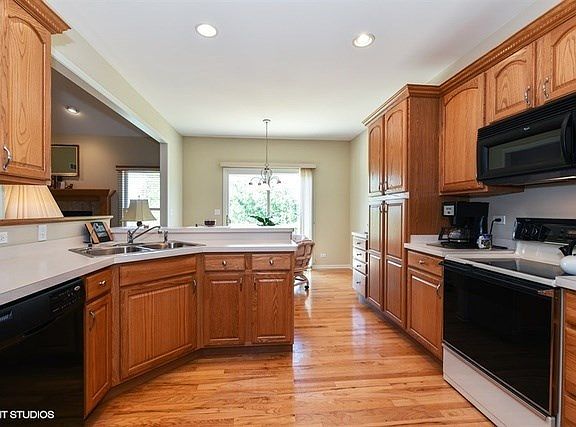 5th image of 693 Westlake Dr