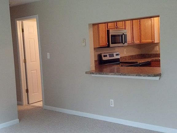 4th image of 74 Village Ct APT 3