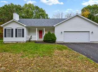 7 Riccardi Ln, Troy, NY 12180