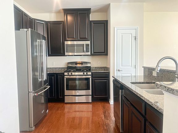 4th image of 126 Middleby Way