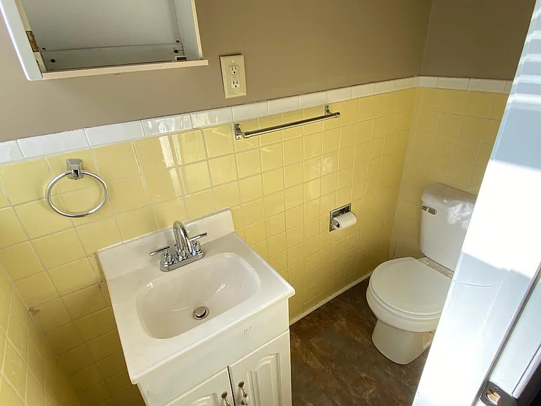 601 S Woodlawn Blvd — Photo 11