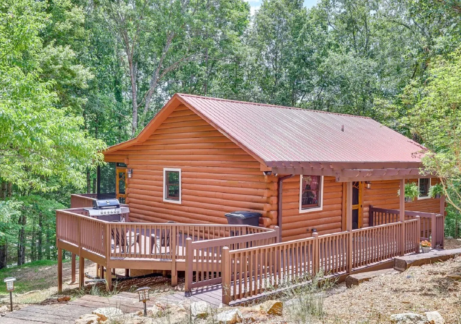Beautiful Authentic Log Cabin in Blue Ridge GA — Photo 1