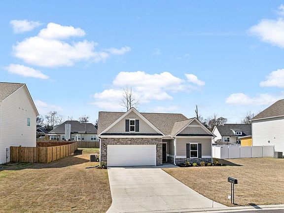 3rd image of 9 Mossy Oaks Ln