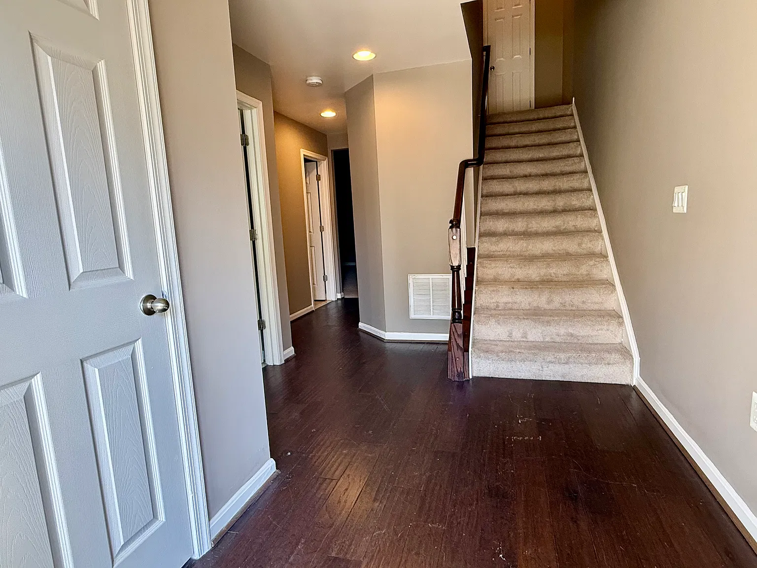 4 bed, 3.5 bath, 2360 sqft, $2,975 — Photo 2