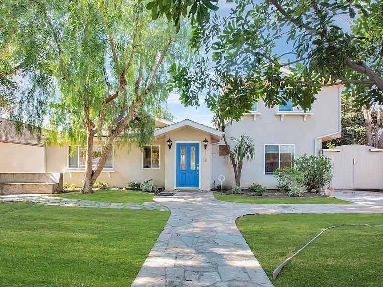 4537 Mammoth Ave — Photo 2