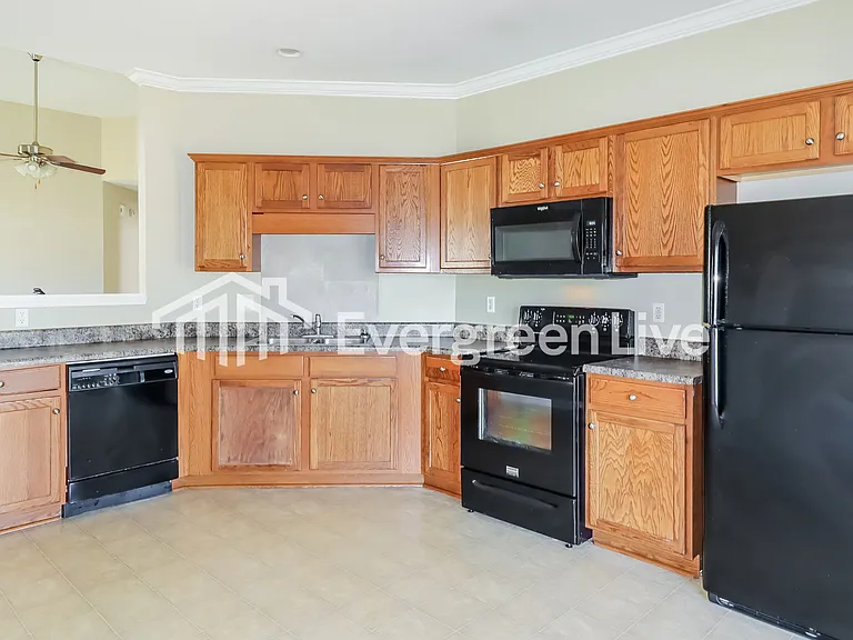 1798 Bradford Ln — Photo 7
