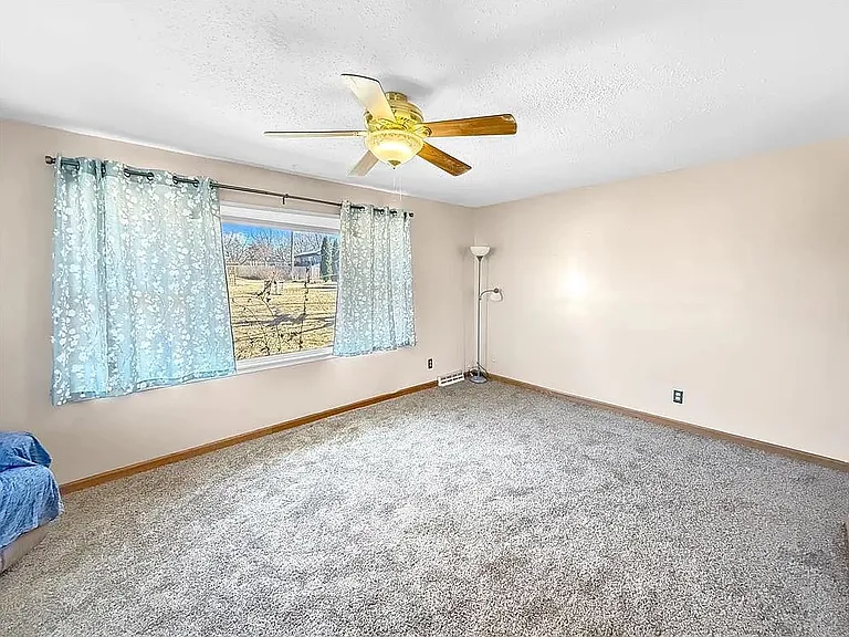 311 S Harrison Ave — Photo 3