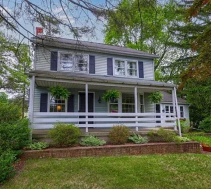 Beautiful Well Maintained Farmhouse close to Hershey Medical Center. 5 BR & 3 BA. Derry Township Schools