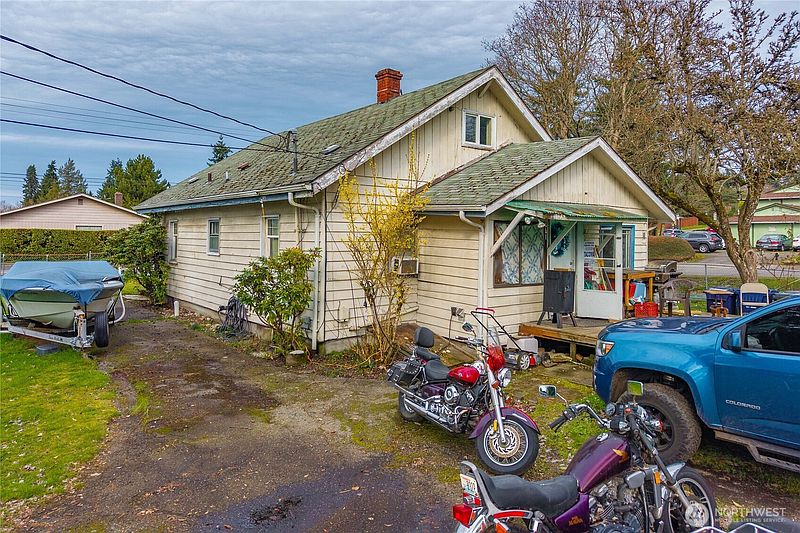 5th image of 2502 S 74th Street