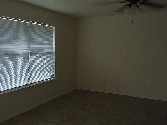 5th image of 1104 E Elmira St APT 3