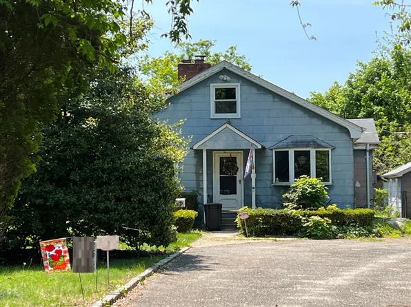 11 5th Ave S, Huntington Station, NY 11746