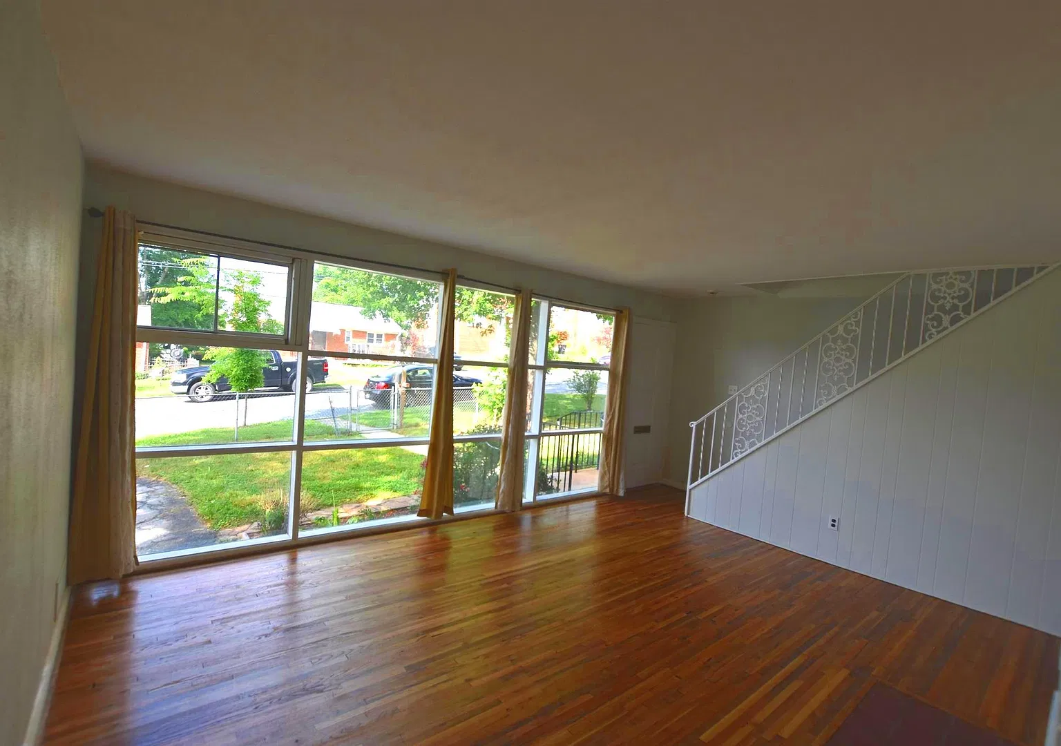 Charming 4BR/1BA Cape Cod in Hyattsville Hardwood Floors, Spacious Fenced Yard & Private Parking! — Photo 4