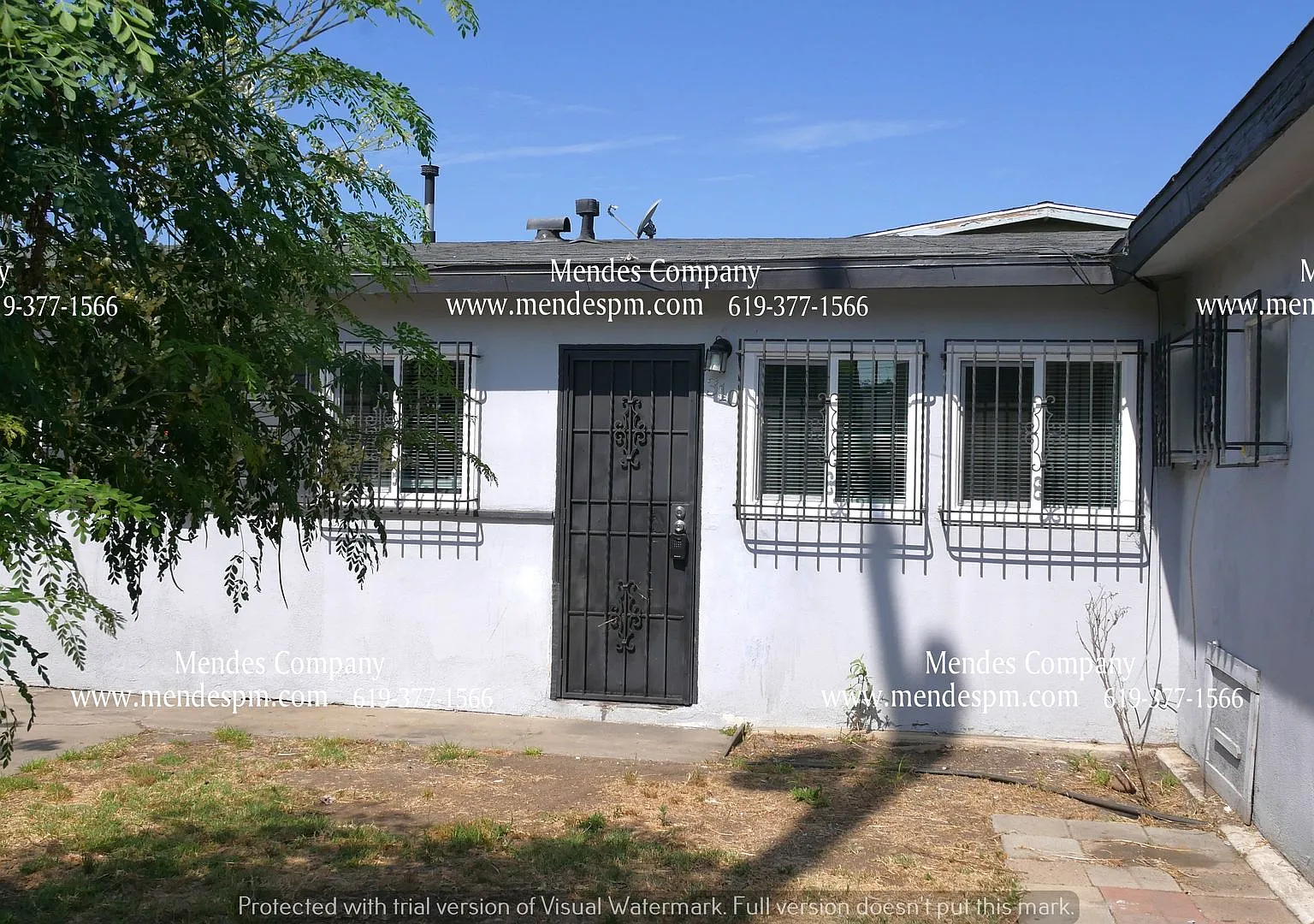 Charming 1bd / 1bth Apartment with a Front Yard and Onsite Parking Located in San Diego, CA! — Photo 2