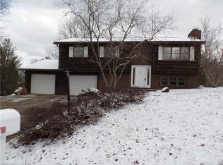 2 Northwood Dr, Parkersburg, WV 26104