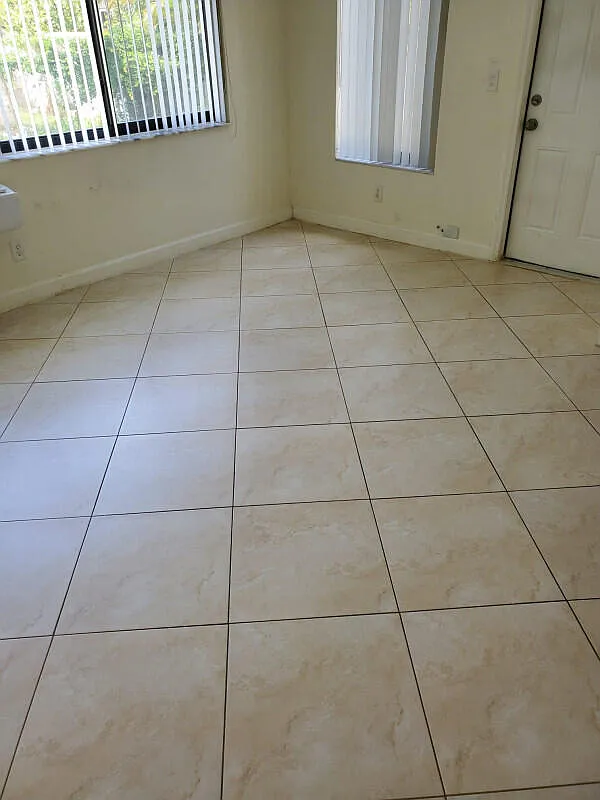 4 bed, 2.0 bath, 2000 sqft, $4,500 — Photo 4