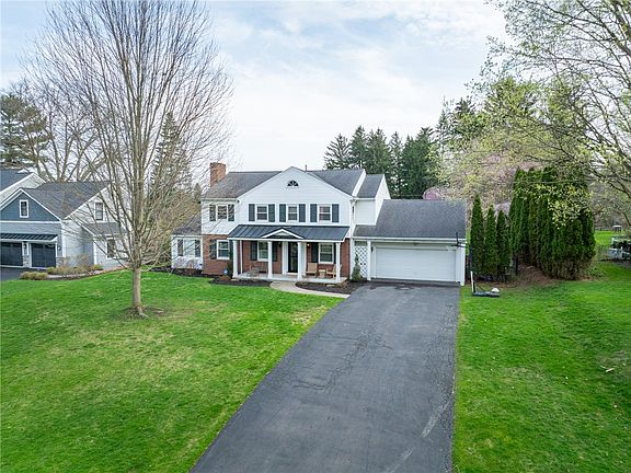 2nd image of 75 Pickwick Dr
