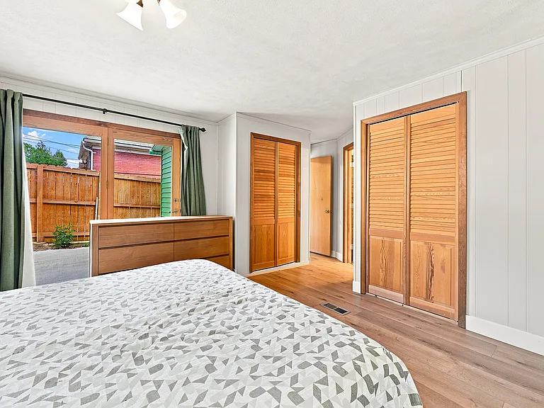 516 Colorado Blvd — Photo 15