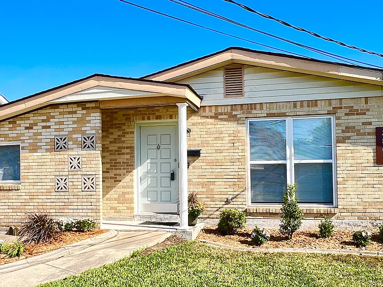 2809 N Turnbull Dr — Photo 1