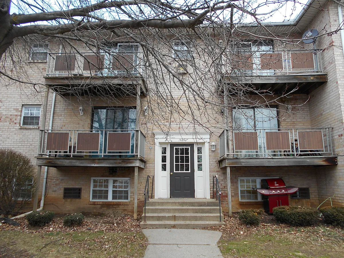 Building Photo - 1427 E Tremont St #8