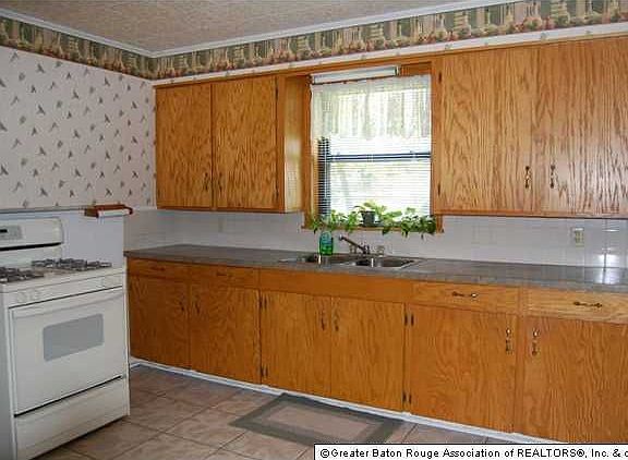 4th image of 1927 S Gaudin Ave