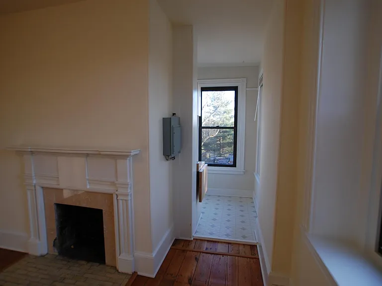 800 E Marshall St #5 — Photo 3