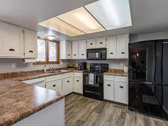 3rd image of 602 Woodland Way