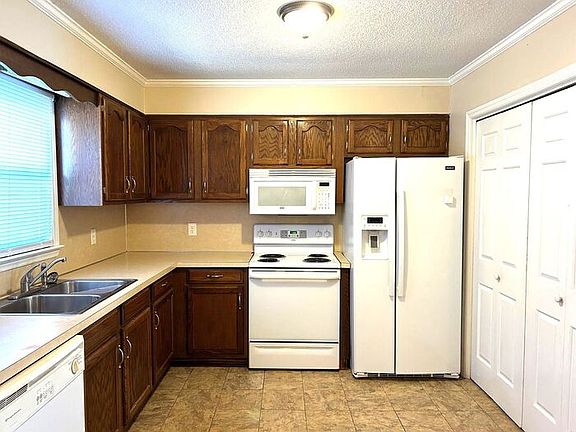 5th image of 585 Cedarvilla Dr #585