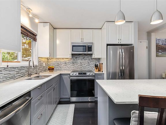 2nd image of 3043 Pickford Rd #A