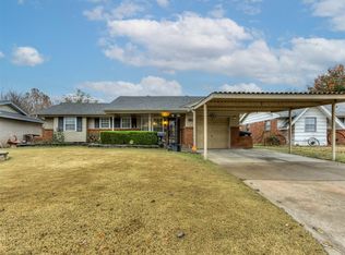 944 NW 2nd St, Moore, OK 73160