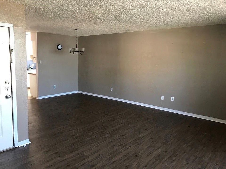 2nd image of 4011 Oak Bay Dr APT 1
