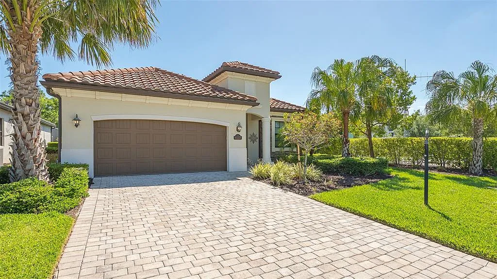 3 bed, 2.0 bath, 2248 sqft, $11,000 — Photo 1