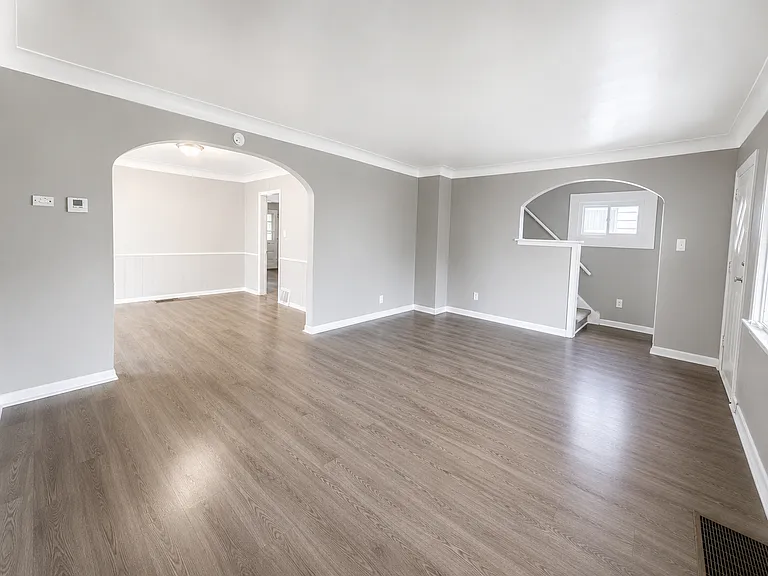 523 E Oakland St — Photo 6