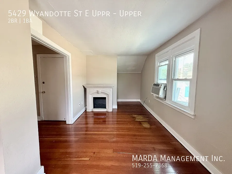 Charming 2 Bed/1bath Upper Unit + Hydro & Gas — Photo 3
