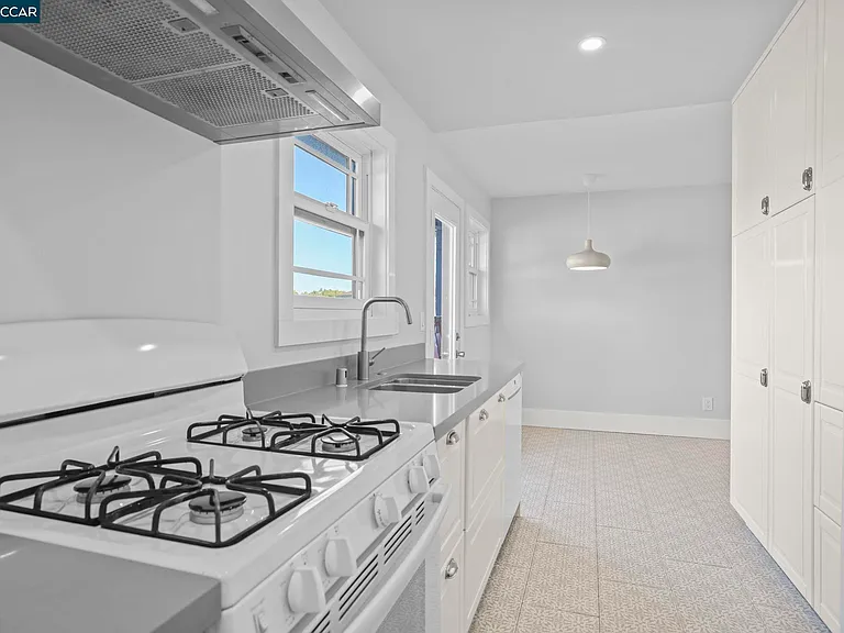 1325 Hopkins St — Photo 21