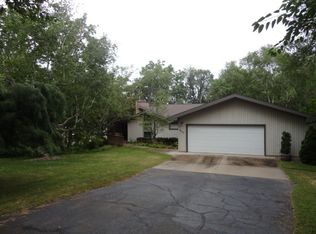 947 Stonebridge Rd, Platteville, WI 53818