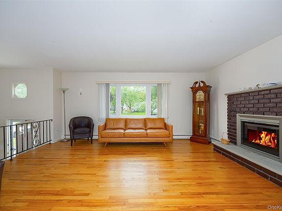 2nd image of 51 Carriage Hill Lane