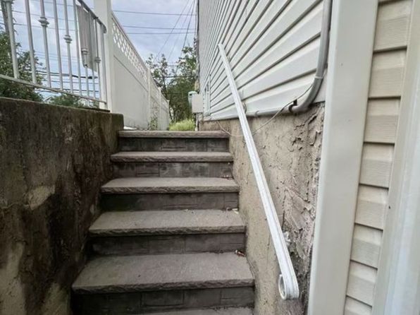 277 Seguine Ave #1